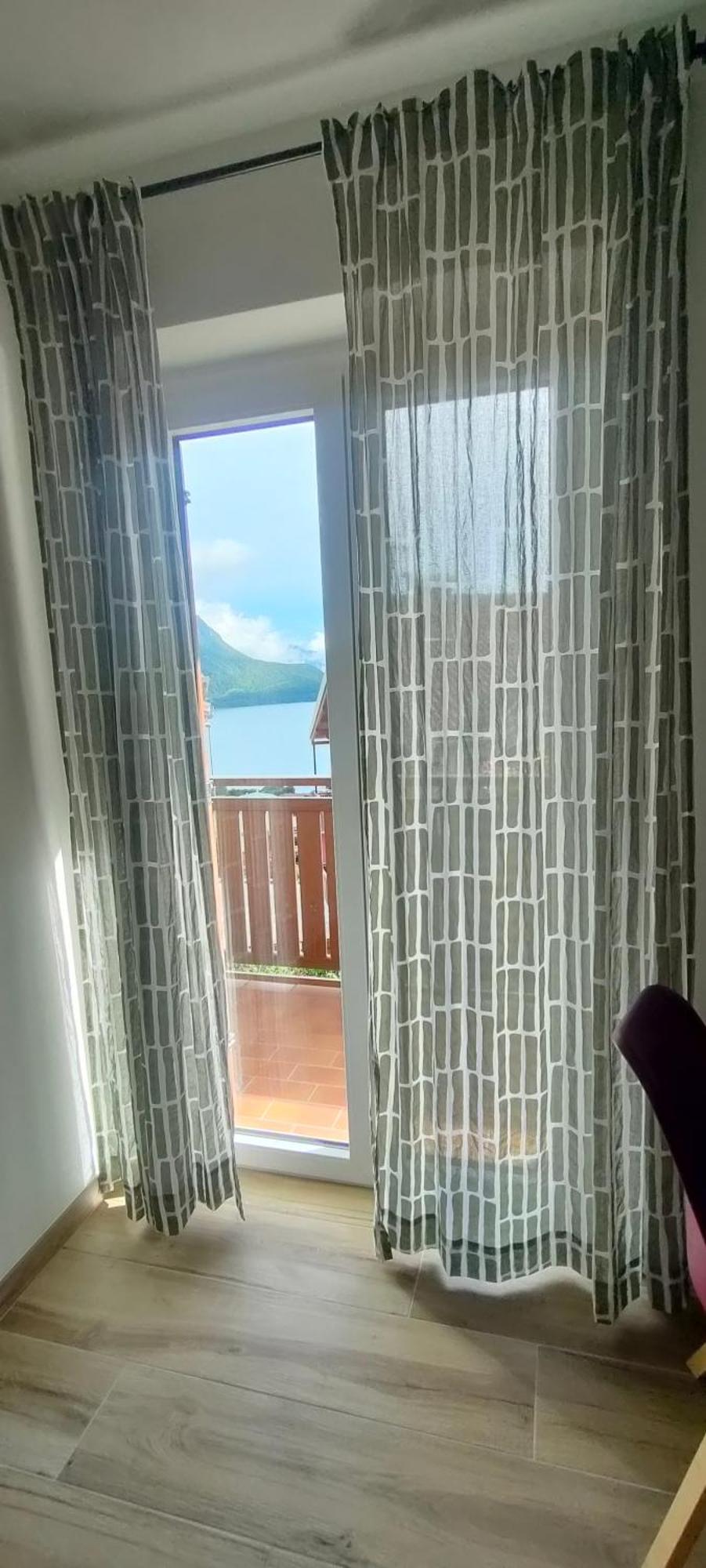 Una Finestra Sul Lago Molveno Bagian luar foto
